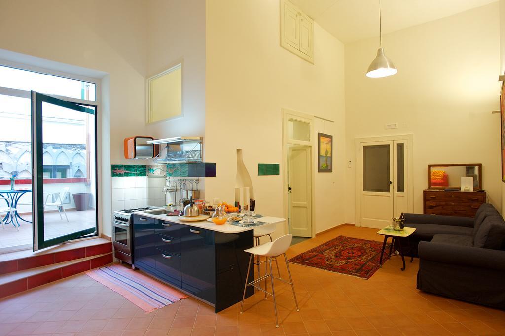 Haripergo Apartment Salerno Ruang foto
