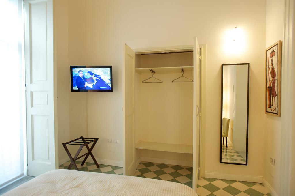 Haripergo Apartment Salerno Ruang foto