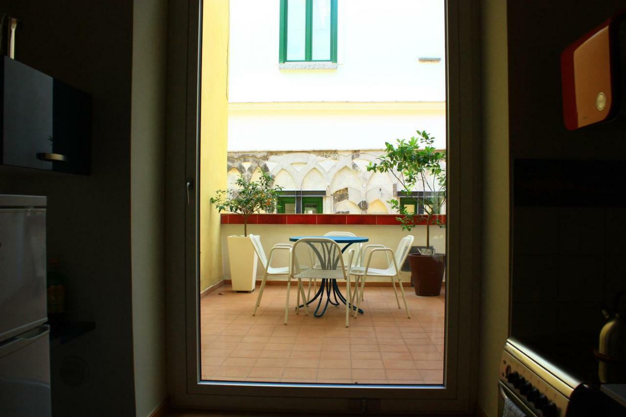 Haripergo Apartment Salerno Bagian luar foto