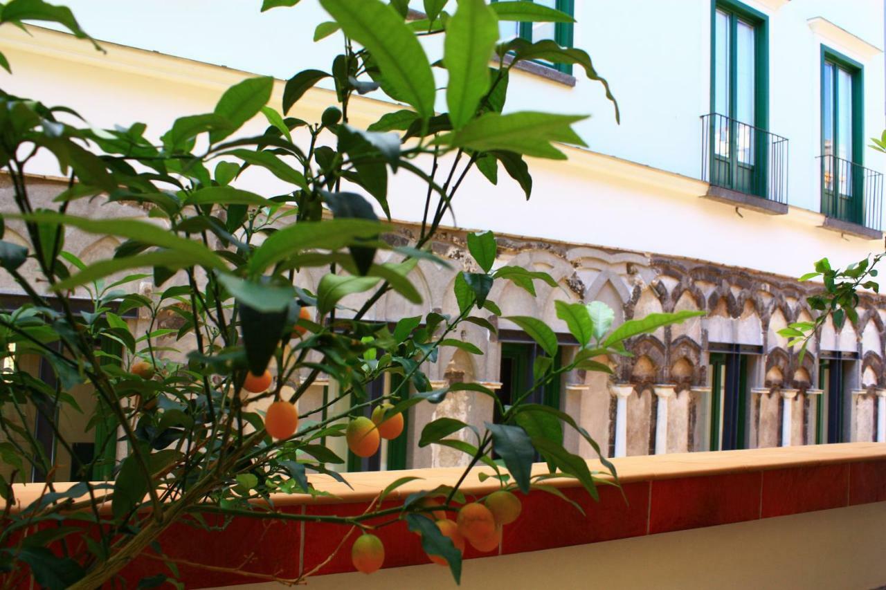 Haripergo Apartment Salerno Bagian luar foto