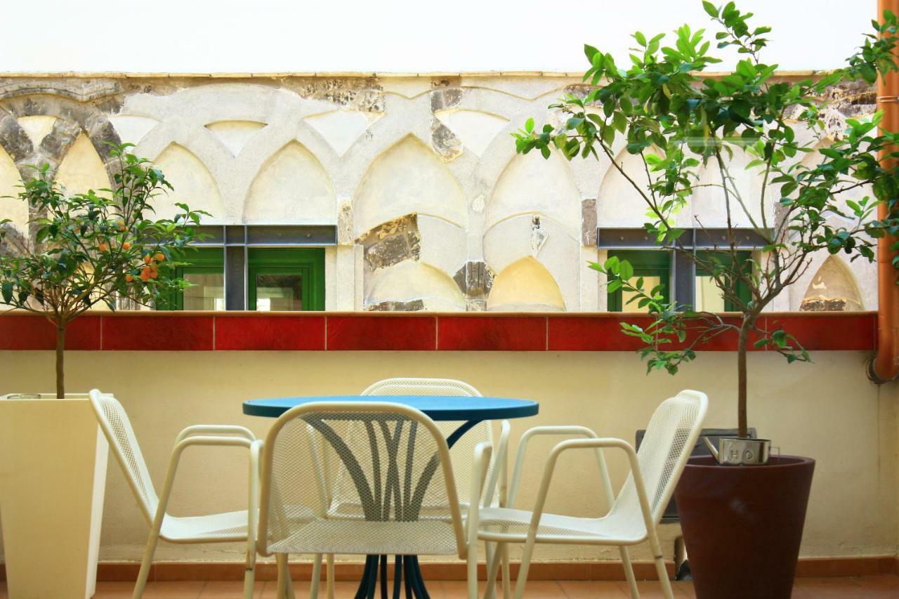 Haripergo Apartment Salerno Bagian luar foto