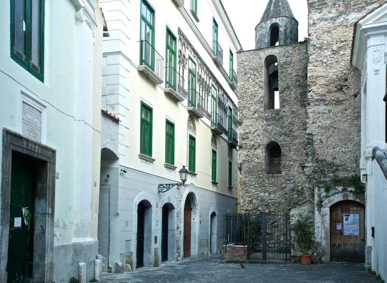 Haripergo Apartment Salerno Bagian luar foto